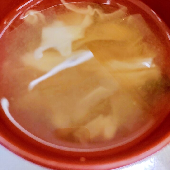 キャベツとわかめの味噌汁